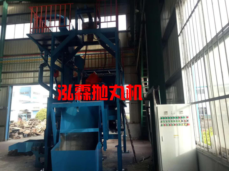 Q3210自動上(shang)下(xia)料履帶式(shi)抛丸機